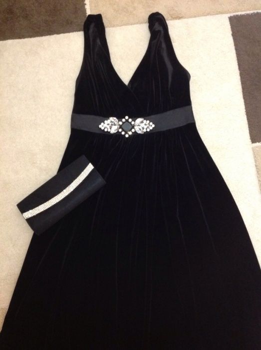 Продам  красивое бархатное платье,б/у в отлич.состоянии. Без торга