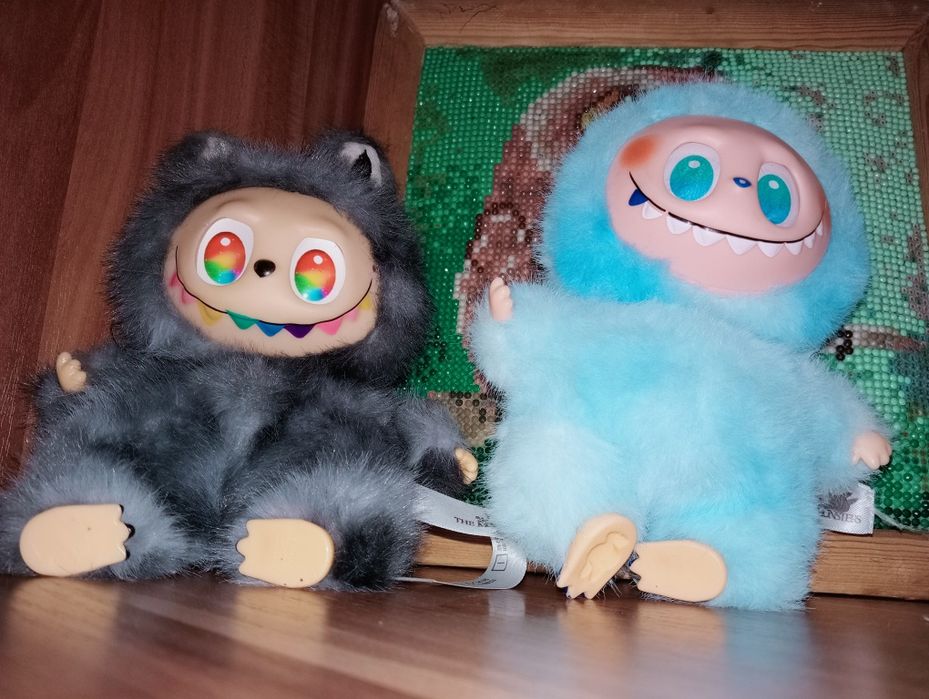 Продам 2 лабубу.