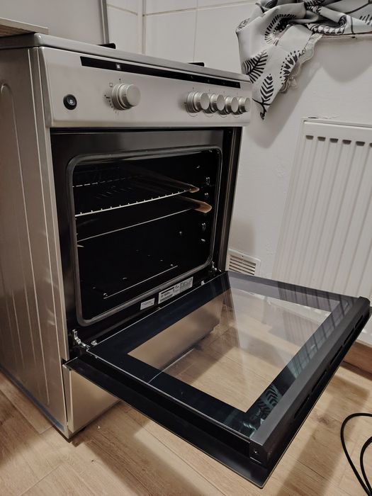 Vând aragaz Heinner nou. cu garanție 3 ani