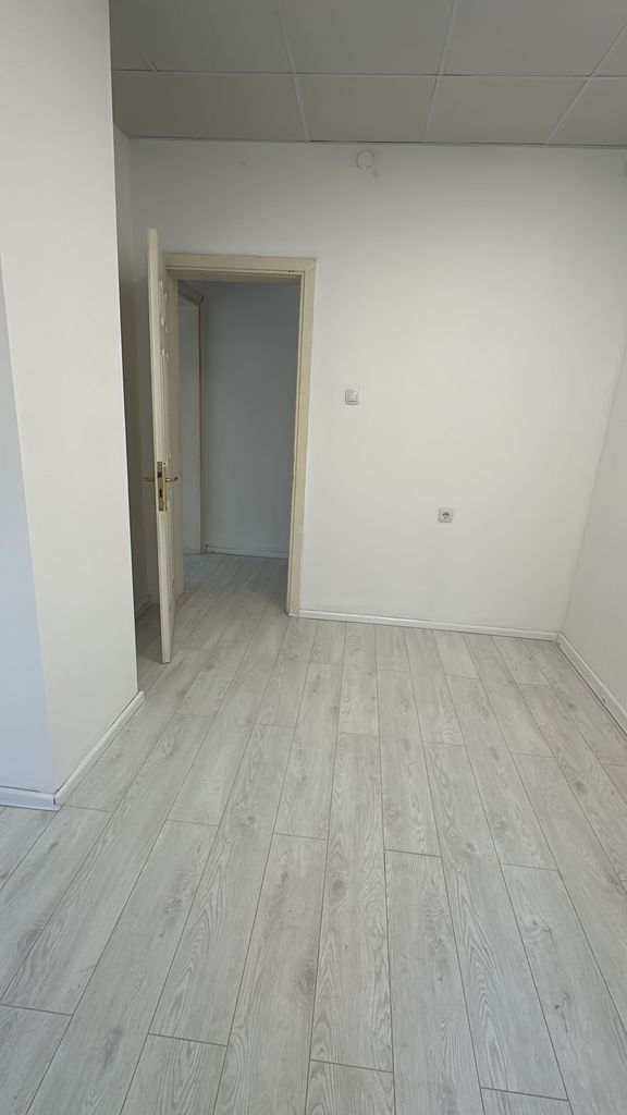 Дава се под наем Магазин в Пловдив, Център - 50 кв.м за 612 € - Снимка #3