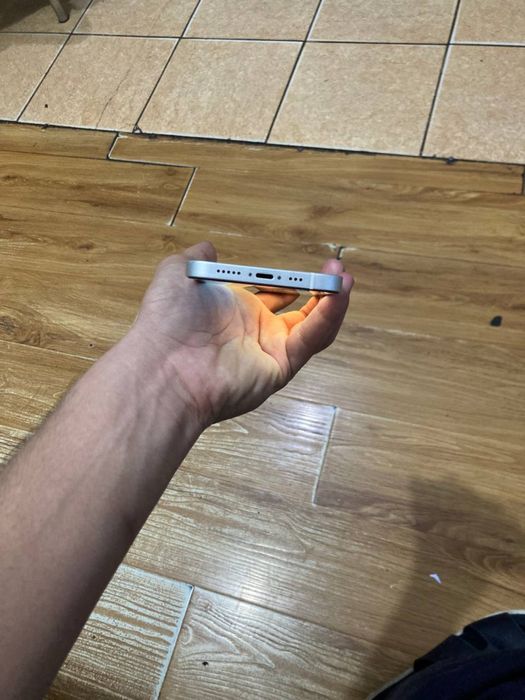 Iphone 12 sotiladi