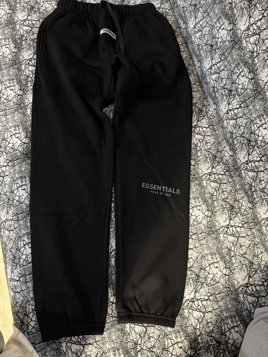 Ново спортно долнище Essentials