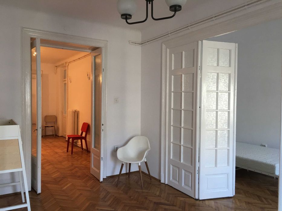 Apartament 134 m2, 6 camere, 2 bai, 3 balcoane, zona  bd. Carol