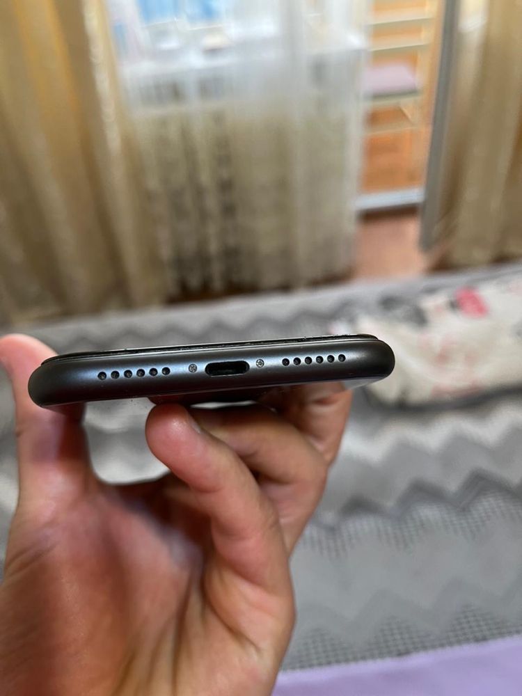 IPhone 11 в черном цвете