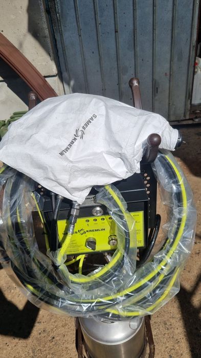 Aparat de vopsit în câmp electrostatic