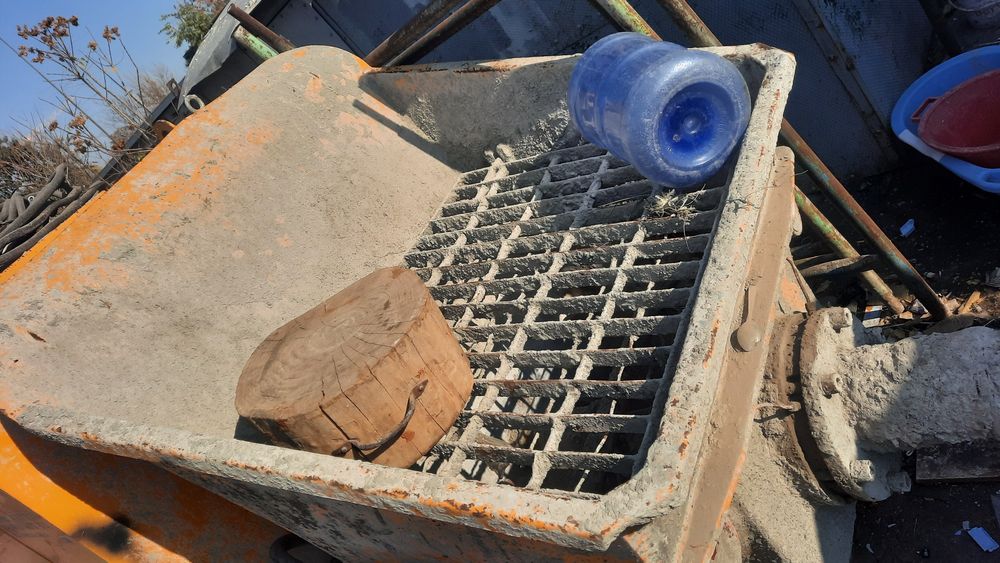 Statsionar beton nasoz sotiladi tokda ishlidi 25.000$ bolishi