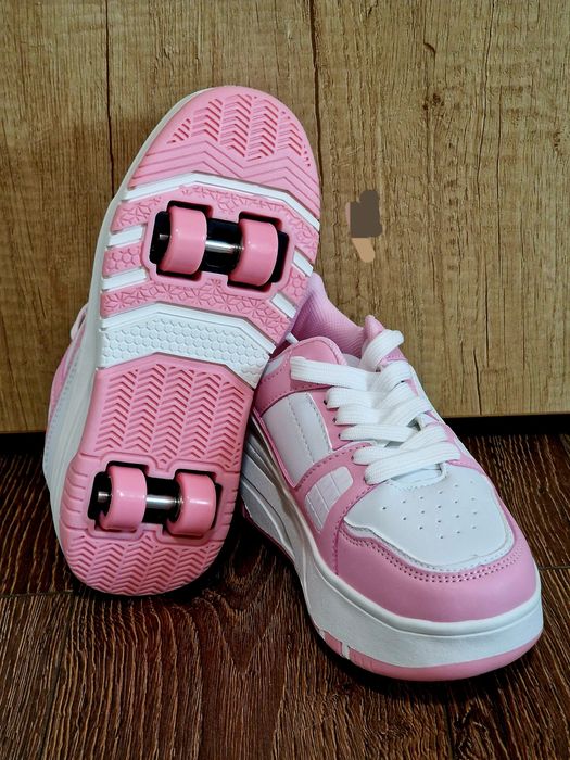 Adidasi cu role detașabile si leduri