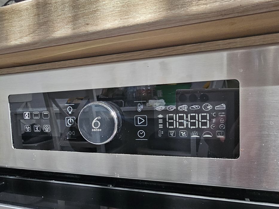 Pachet Plita  si Cuptor incorporabile Whirlpool 6th sense ecran tactil