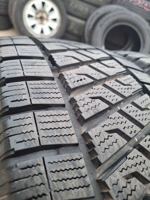 4бр. зимни гуми 235/65/16C Continental и Lassa