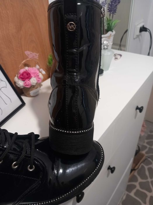 Боти от естествен лак Michael kors