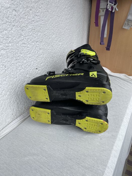 Clapari schiuri schi marime 25 nr 39 fischer racing