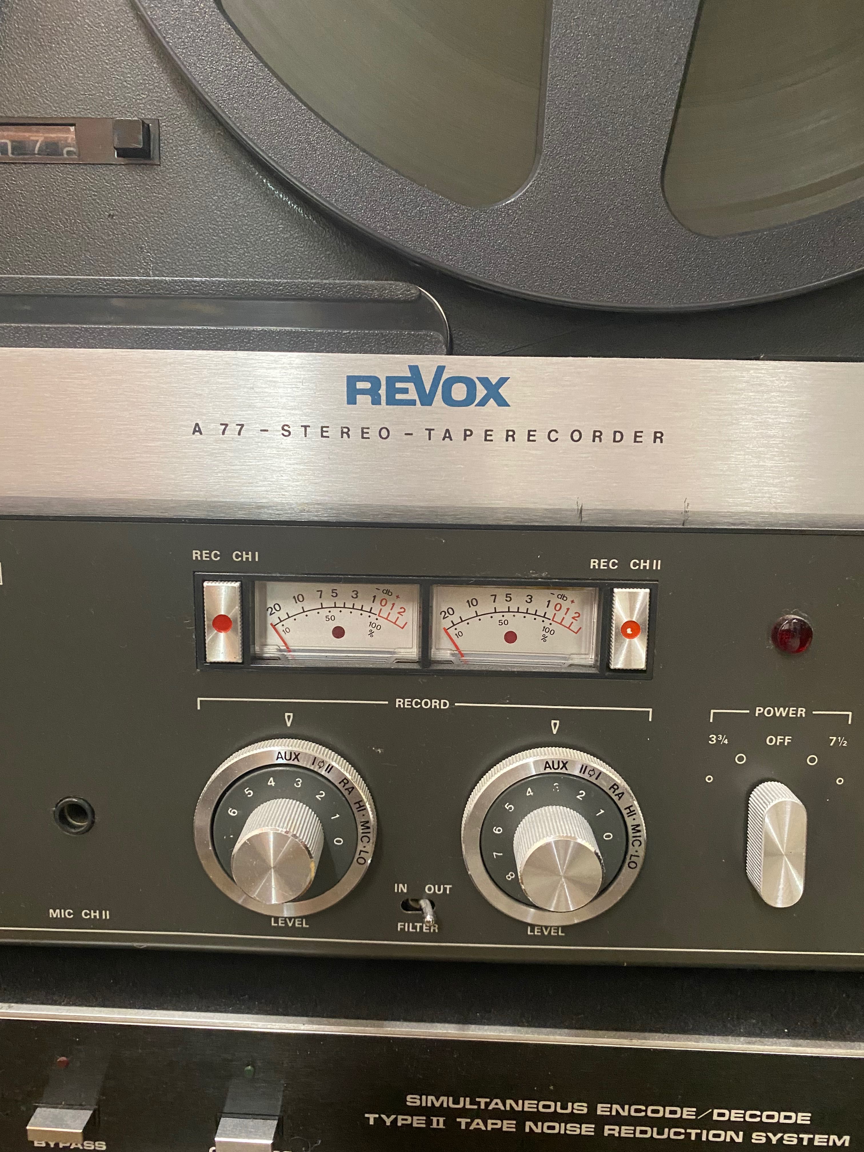 Аудио Техника Revox от три части