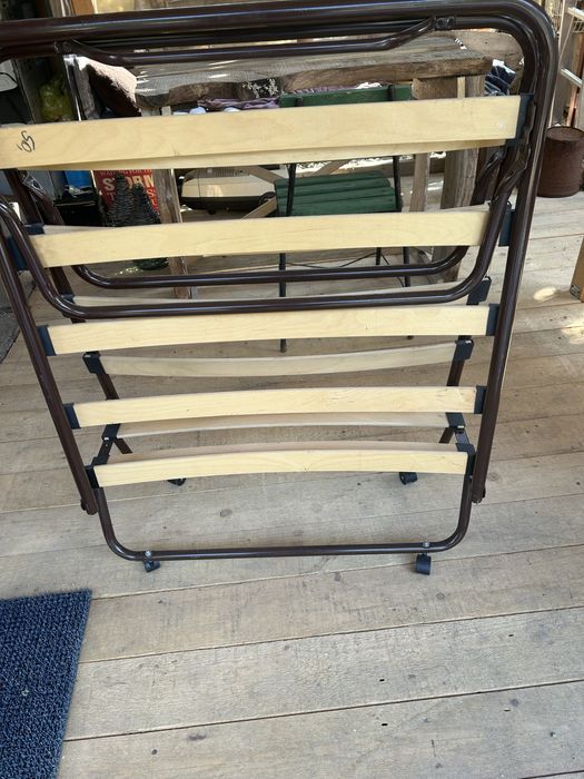 Vand suport saltea pliabil , 2 buc identice 50 lei bucats