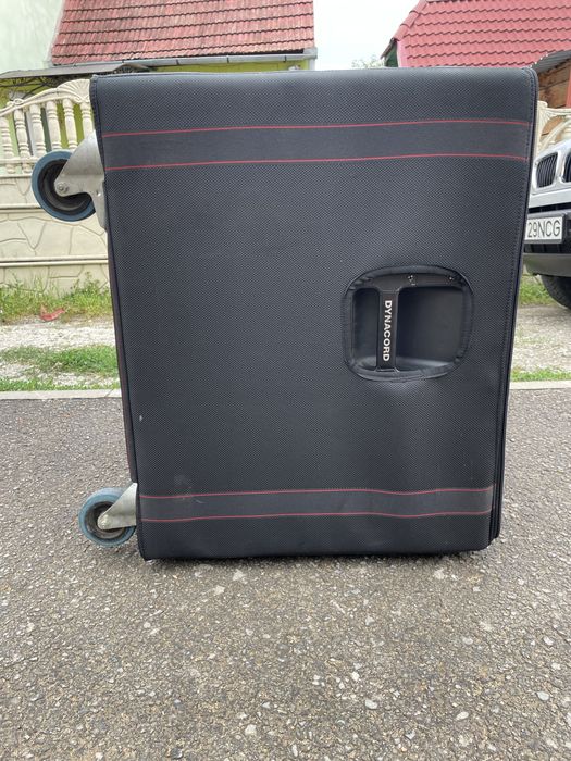 Vînd basi pereche Dynacord F8