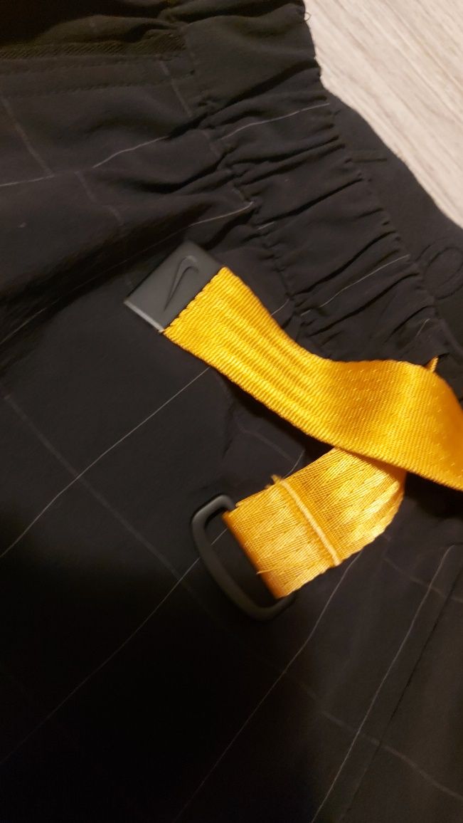 Nike tech loose fit шорти L размер