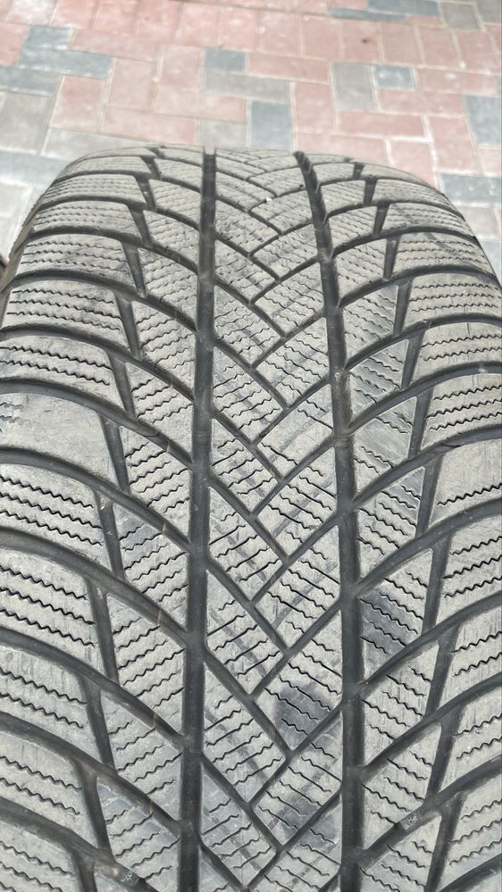 2 cauciucuri Bridgeston iarna 235/50/19