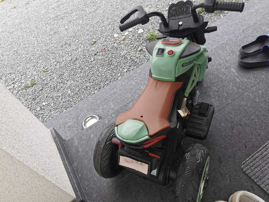 Tricicleta Electrica Copii, 2 Motoare, Bluetooth, Lumini si Sunete