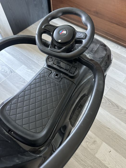 Yengi moshina sotiladi