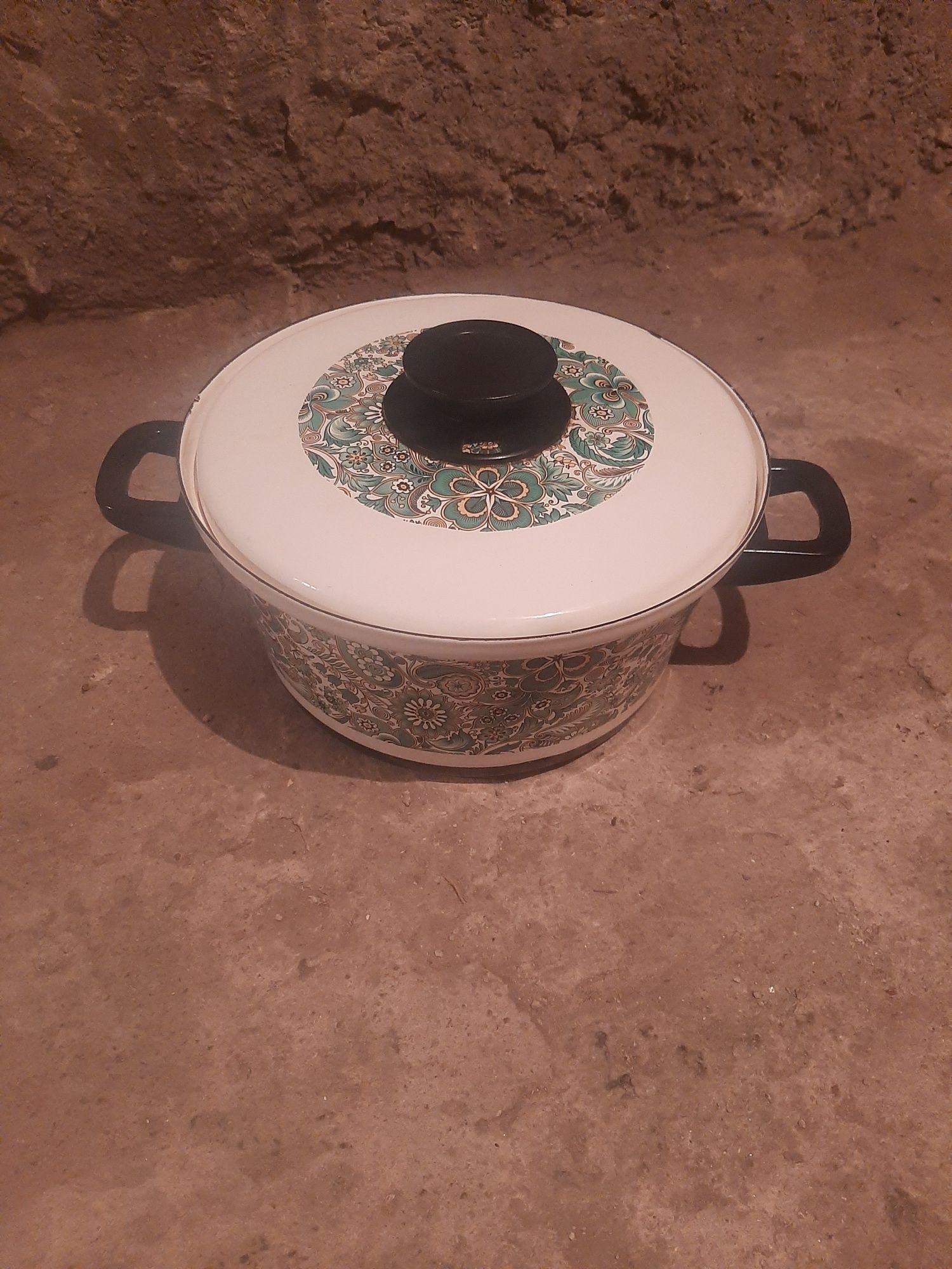 Тенджера и тиган