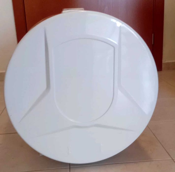 Продавам работещ бойлер "Елдом инвест" 80 литра. Добро състояние.