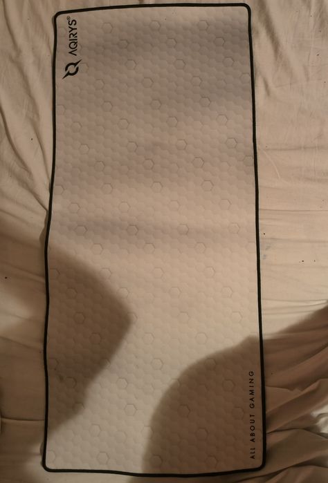 Vând kit de gaming cu tstatură și mouse pad
