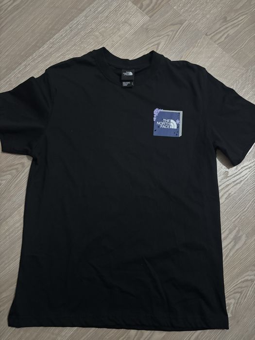 Тениска на марката The North Face