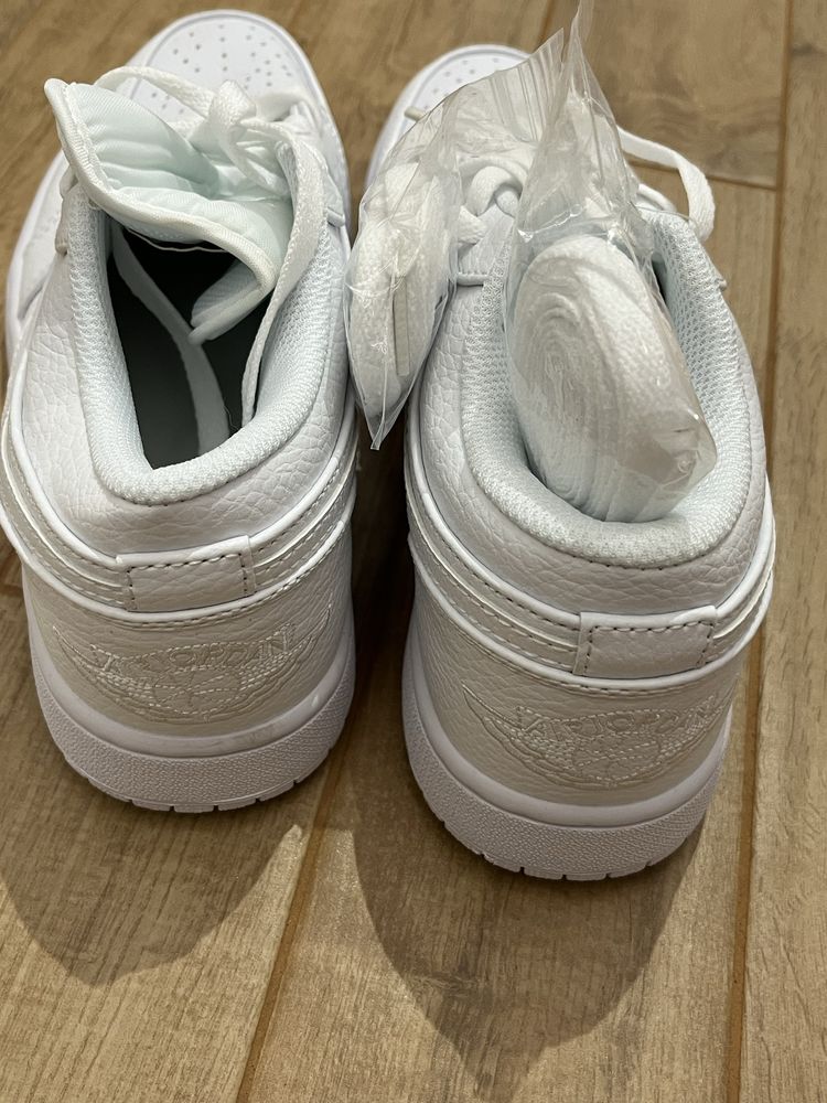 Сполтни обувки NiKE НОВИ