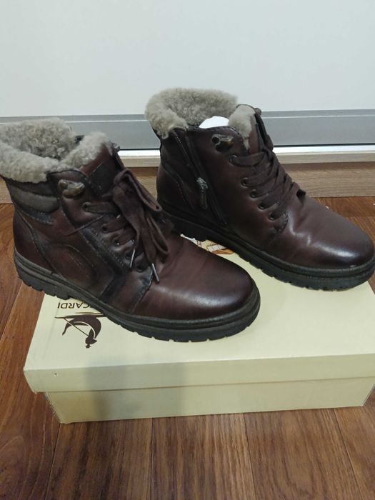 Продам зимние ботинки на подростка б/у в отличном состоянии