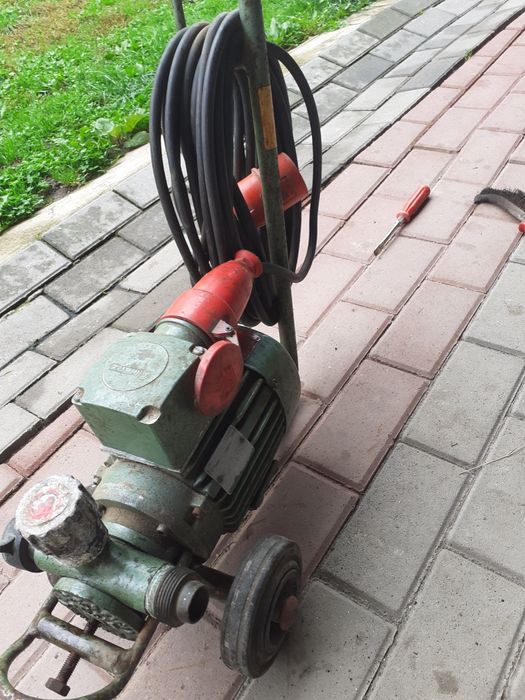 Motor trifazic cu cablu