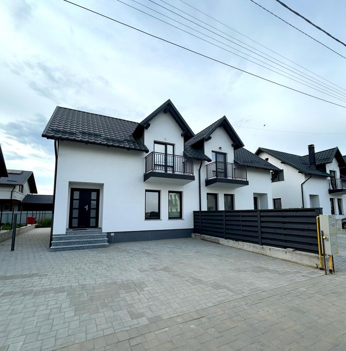 Apartamente, case și duplexuri de vânzare