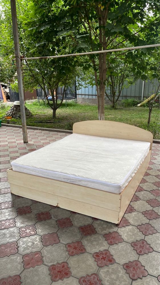 Продам 2-ух спальную Кровать +доставка