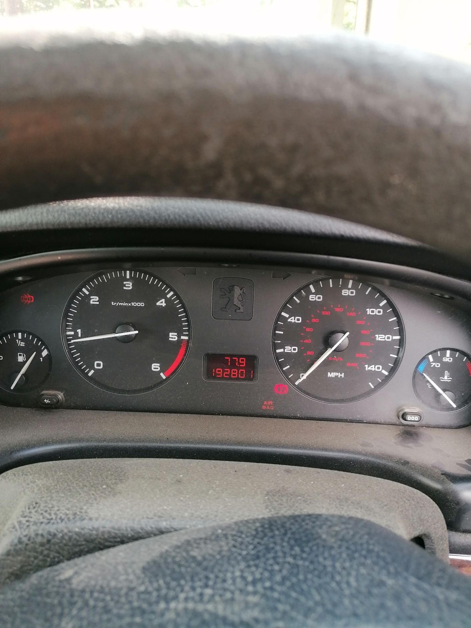 Пежо 406 Hdi 110 кс оборудван двигател