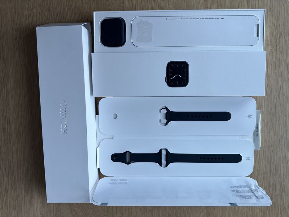 Продавам Apple Watch 6 44mm неупотребаван