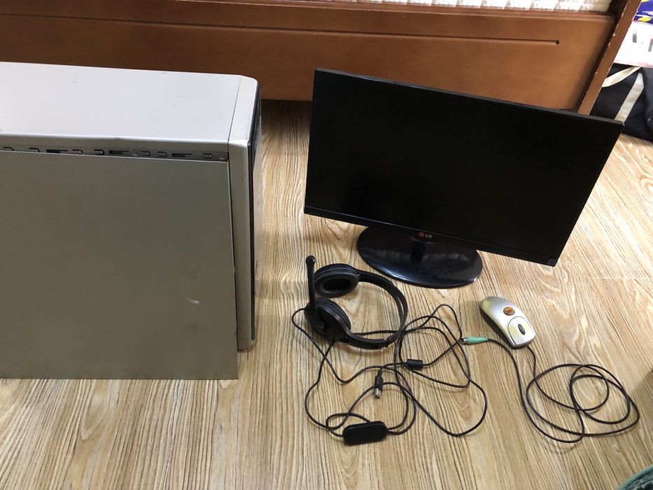Продается монитор, наушники, мышка, коврик и другое.