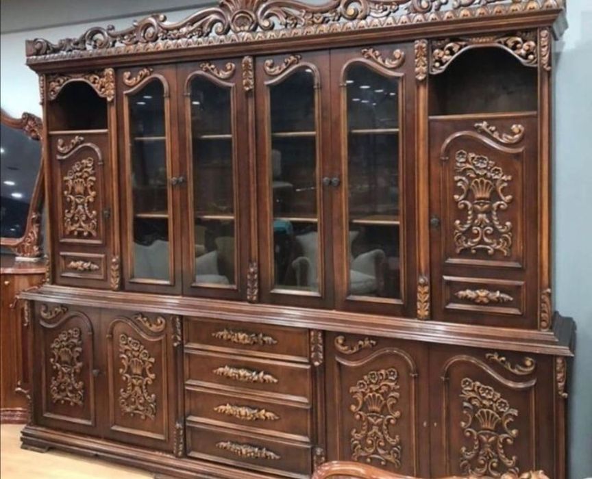 Vitrina stil baroc sculptata