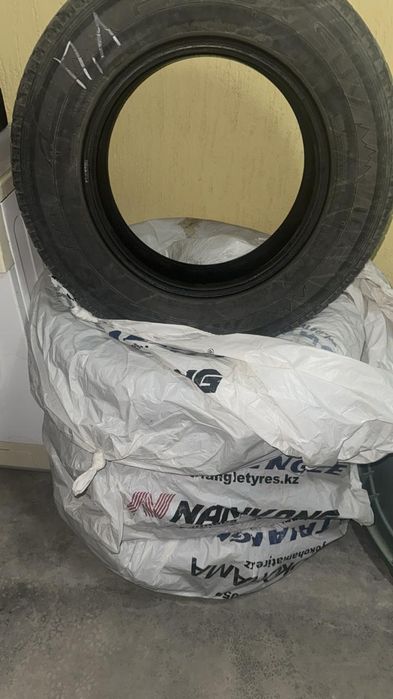 Продам зимние шины Maxxis 225/70 R16