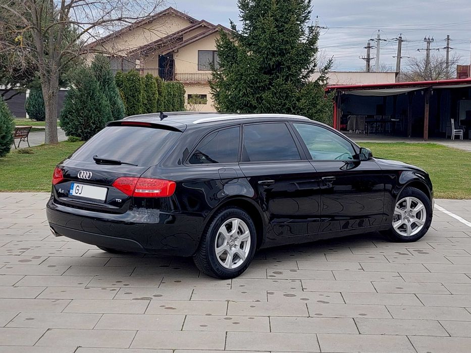 Audi A4 B8 Avant 2.0Tdi 143cp Automat *2012* Navigatie/Xenon/Led