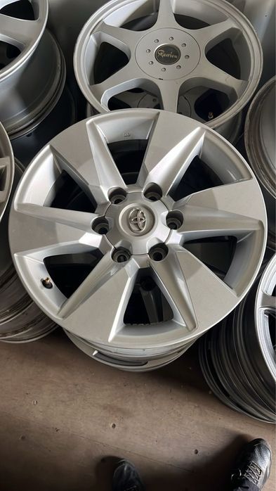 Продам диски R17 Toyota Prado