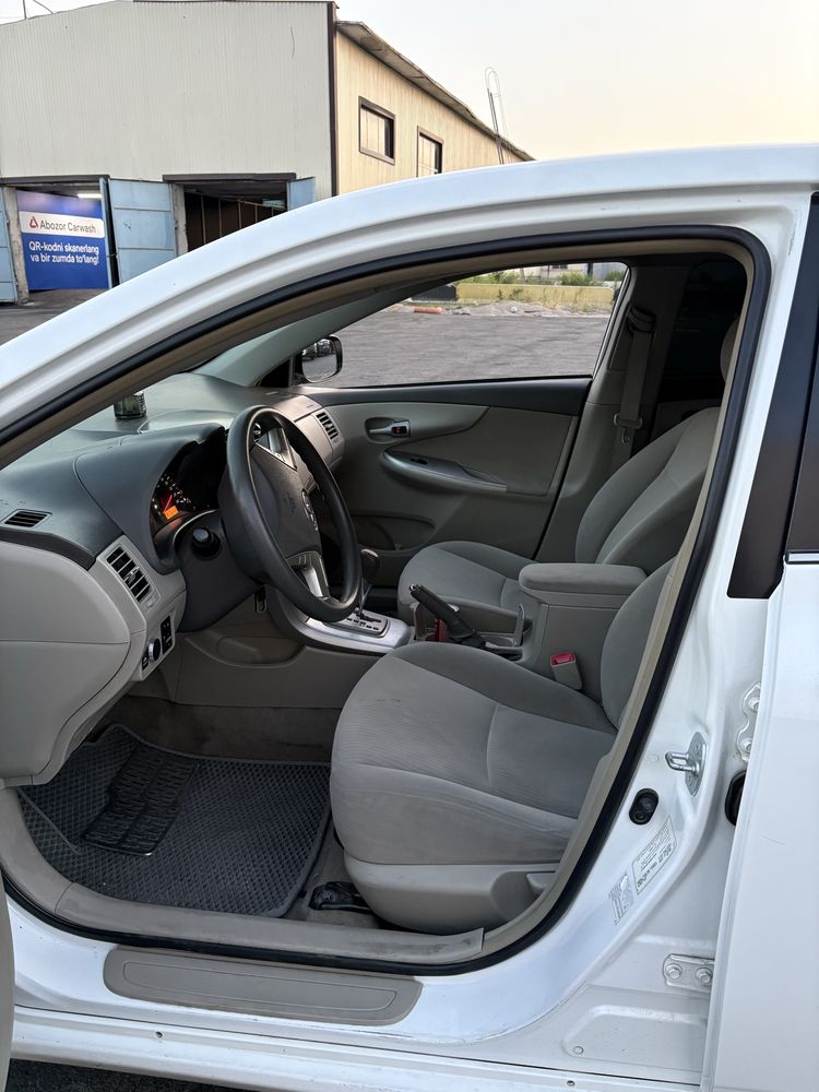 Tayota carolla 1.8L oq rangi zo'r holatda
