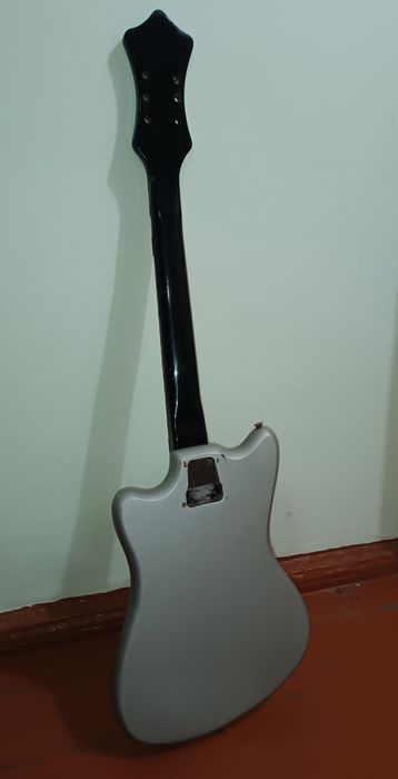 Продам пустой корпус от электрогитары