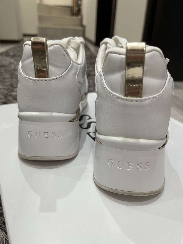 Дамски кецове Guess