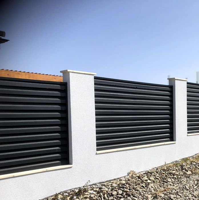 Garduri și porți stil jaluzea șipcă metalică tabla cutata