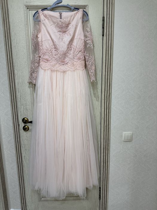 Платье вечернее нарядное