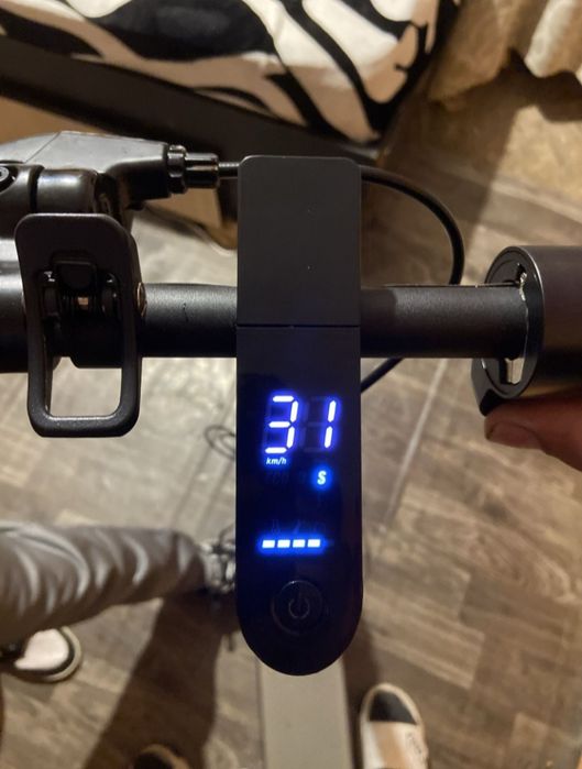 Se vinde trotineta electrica aproape nou