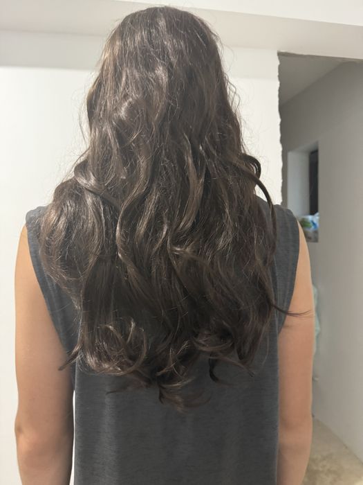 Vand Doua Peruci Din Par Natural Negra Si Saten