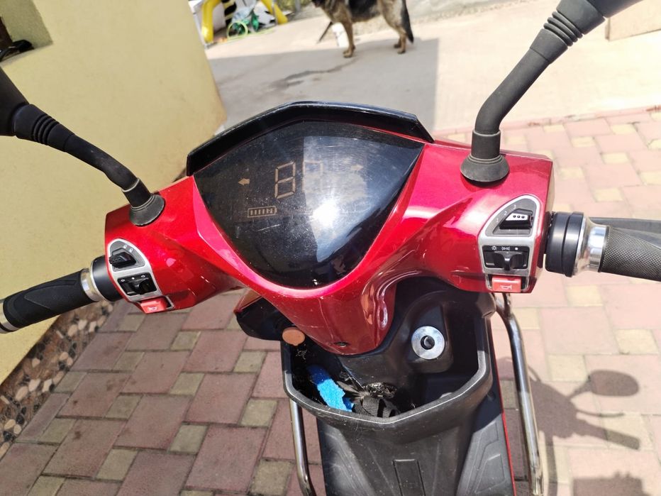 Scuter 25 km/h. Detalii la telefon