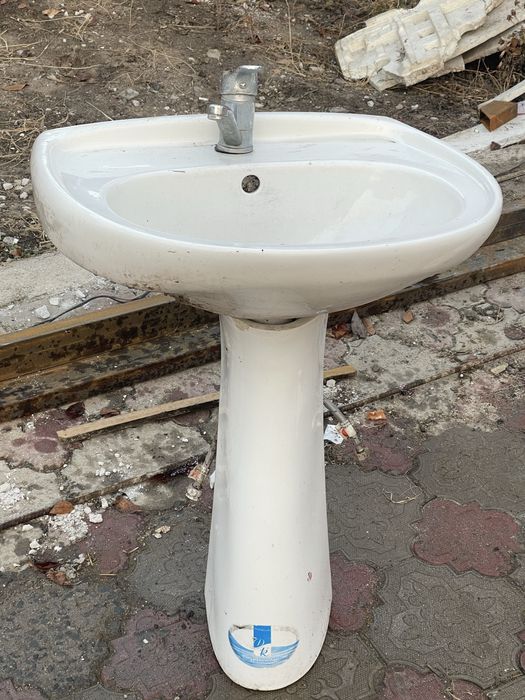 Раковина керамика с ножкой