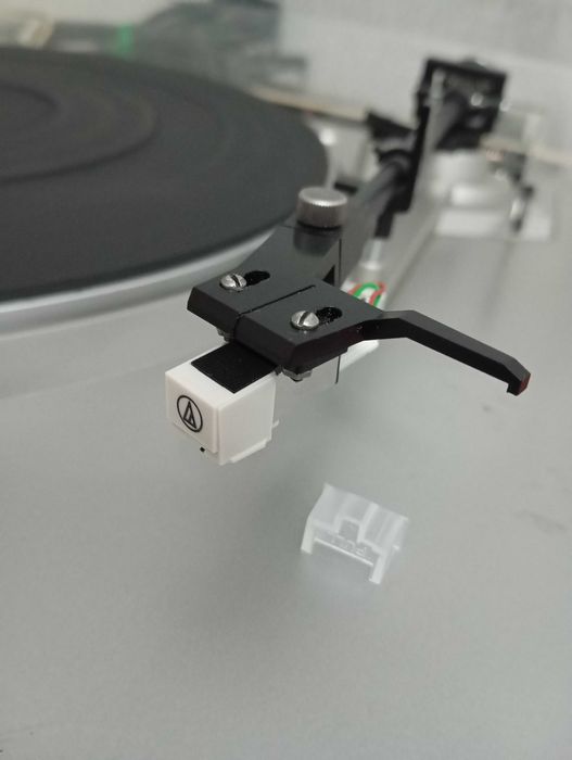 Продам проигрыватель винил дисков AKAI .