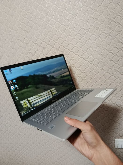 Noutbuk asus i3 10100u