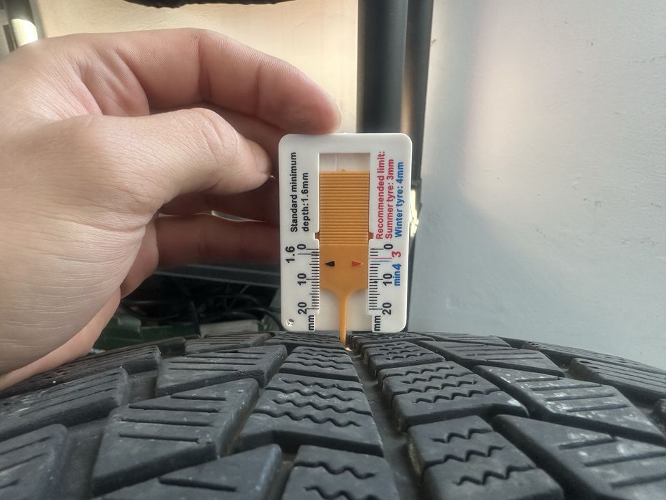 General Anvelope de iarna 225/45 R17 set complet